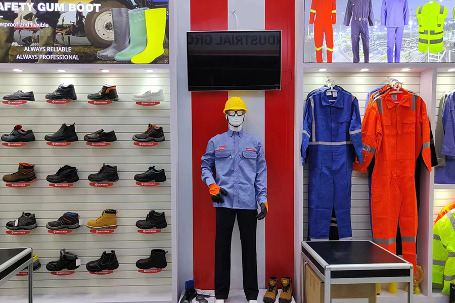 Jaké jsou klíčové výhody nošení bezpečnostních bot z PVC v průmyslovém prostředí